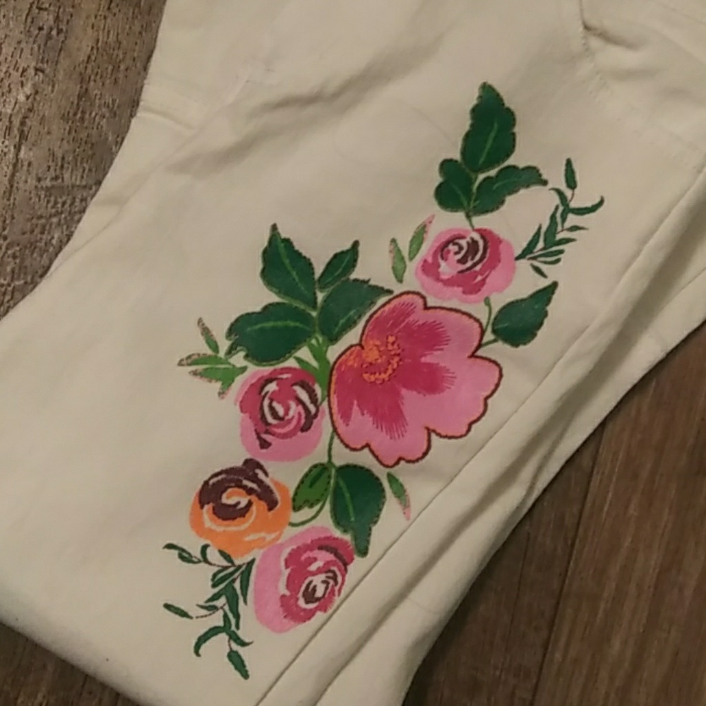 White Girl Capri - Picture 4 of 6
